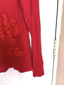 Beautiful Top With Lace Details