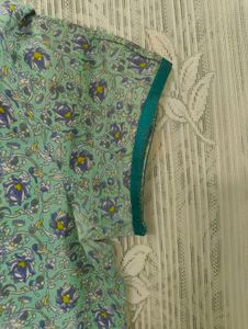 Avaasa Green Floral Printed Cotton Kurti – Size M