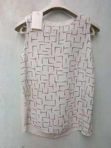 New With Tag Korean cute Art Half Top