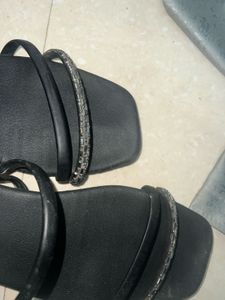 Zudio Black Flats - Minimalist Style