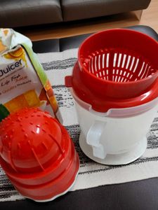 Kitchwish Plastic Hand Juicer Nano Fruit