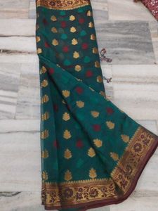 Green &amp; Gold Floral Leaf Saree