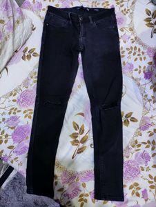 Black skinny jeans with knee slits