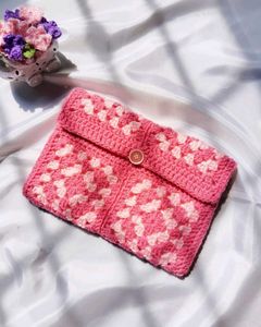Pinky crochet Booksleeve/ Bookcover