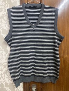 XL/XXL Grey Stripped Cut Sleeves Sweater For Men