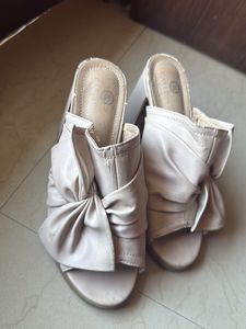 Bow Mules - Size 6