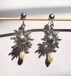 Metal sun with a pearl drop earring