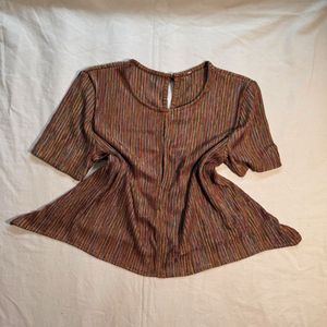 Multicoloured top with keyhole opening