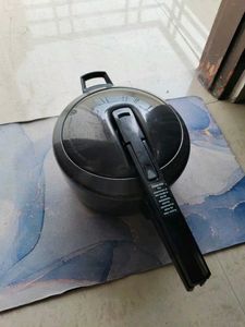 Hawkins Futura 5 Liter Pressure Cooker
