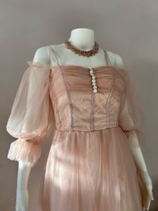 Lace embellish pink gown