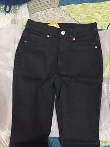 H&amp;M Black Skinny Jeans *FREE SHIPPING*