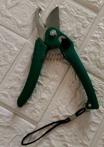 Seal Pack Gardening Cutters