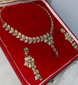 Unique Design Necklace Set
