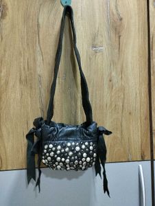 Black Handbag with Studs💥