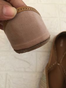 Thread Work Punjabi Juttis
