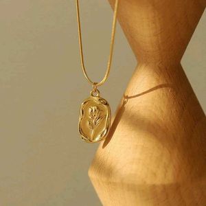 Rose Shaped Gold Plated Chain