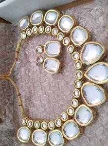 Elegant Kundan Necklace Set