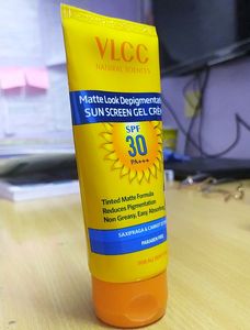 VLCC Matte Look Depigmentation SUNSCREEN Gel Creme
