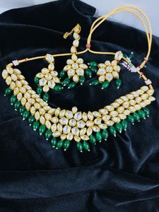 Pure Kundan Set With Free Studs
