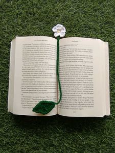 Crochet Handmade Daisy Bookmark With Leaf🩷