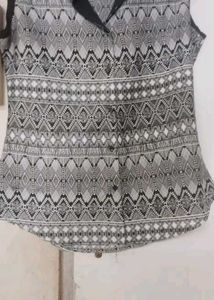 Geometric Print Sleeveless Top