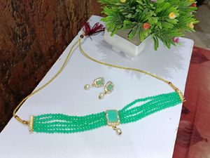 Beautiful Green Necklace With Earrings