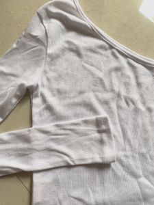 🦢 ✨ Urbanic White One-Shoulder Top