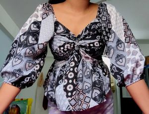 Women Motif Printed Sweetheart Neck Top