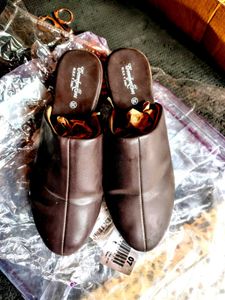 Comfort Coes Flats & Sandals