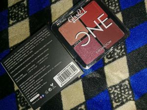 Glam 21 Eyeshadow Palette And Lip Gloss