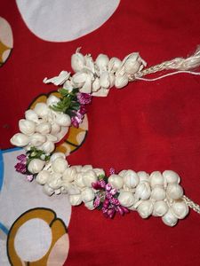 Floral Gajra Hair Accessory