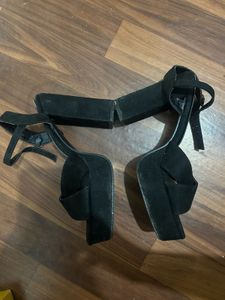 Black heels 👠
