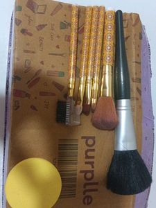 Make-up Brushes.