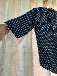Set Of 2 Tops