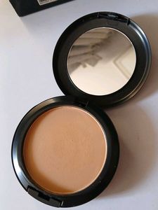 M.A.C STUDIO FIX POWDER PLUS FOUNDATION😍