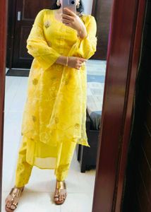 Women Yellow Motif Embellished Kurta Set