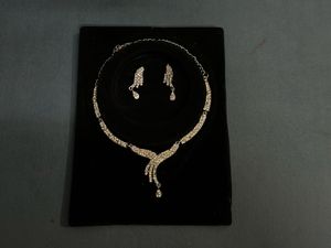 Red Jewel Necklace Set