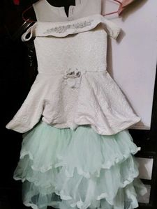 Girl&#39;s Off-Shoulder Tutu Dress