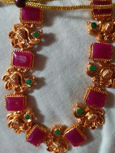 Necklace With Earrings Gold And Red Colour Beads
