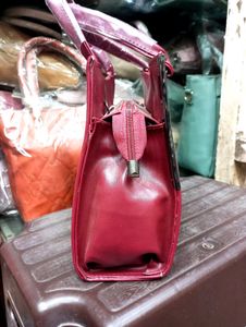 Elegant Premium Quality Red 🍒 Handbag 👜