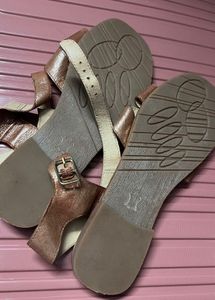 Gero Women’s Comfortable Tan Cross-Strap Sandals –