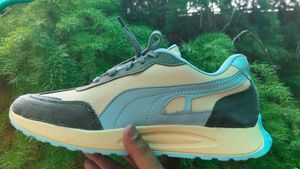 Puma Sneakers