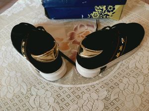 Black Shoes w Gold Stars