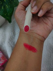 2 Blur Feels Like Birthday Cake Lip &amp; Cheek Glaze