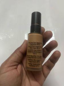Bobbi Brown Mini Foundation With 3 Earrings