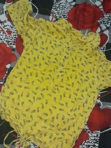 New Trending Women Ballon Crop Top In Yellow Color