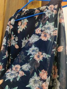 SLEEVELESS SHRUG AND DUPPATA