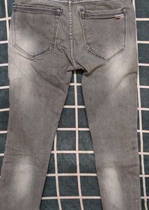 Lightly Washed Distressed Sli...