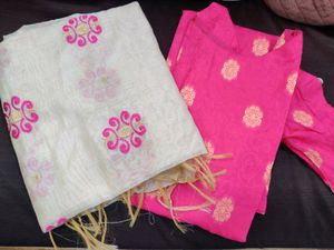 Women Pink Kurta With Printed Dupatta