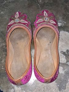 Rose Pink Embroidered Jaipuri Juttis